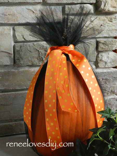Tulle Wrapped Pumpkins for Halloween