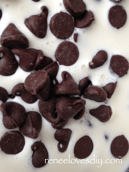 Prepare Chocolate Genache with Cream and Chocolate Chips!